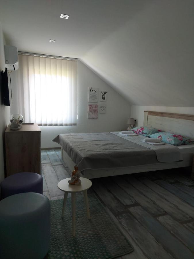 Lucic Guesthouse 采蒂涅 外观 照片